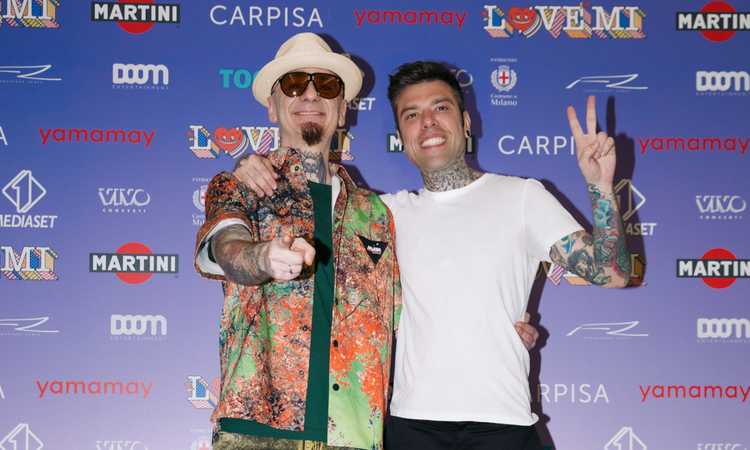 Calciomercato.com – LOVE MI, il concerto benefico di Fedez con J-Ax a Milano: la scaletta. Miles fa ballare tutta Piazza Duomo con ‘Pioli is on fire’ | Serie A