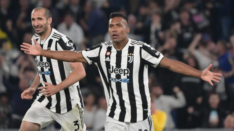 Gazzetta – Juve, Alex Sandro non parte: Allegri con lui, i tifosi contro. Le alternative