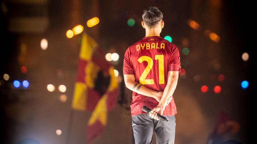 10.000 ‘tiffosi’ della Roma supportano Dybala nella sua presentazione