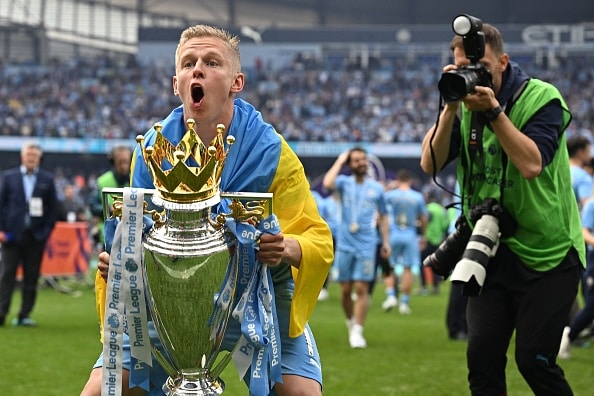 Oleksandr Zinchenko lascia il campo del Manchester City prima della mossa dell’Arsenal