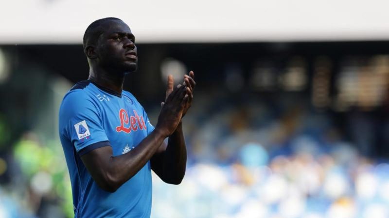 Gazzetta – Napoli, Koulibaly è arrivato a Londra. Domani la firma con il Chelsea