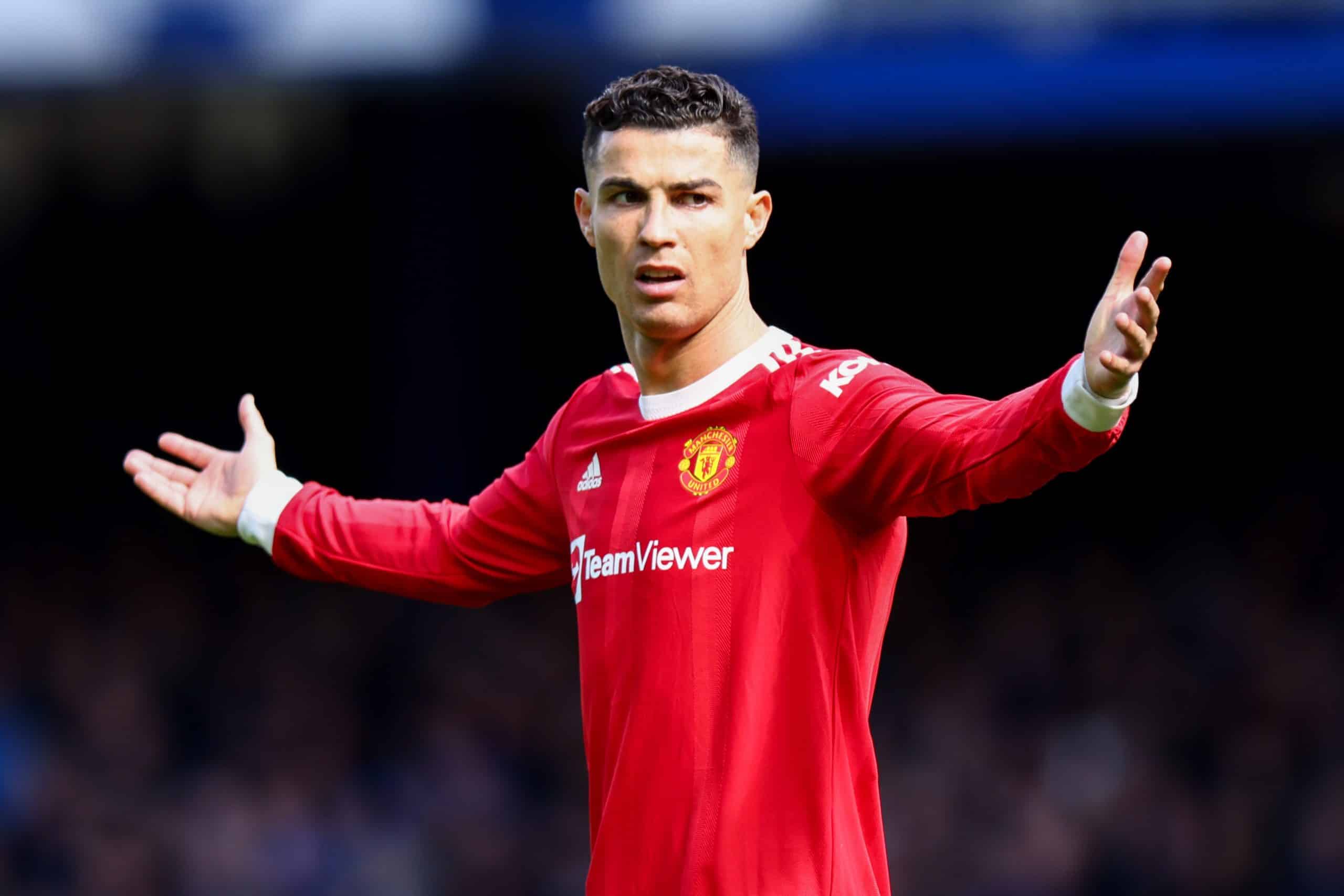 I tifosi del Manchester United inviano un messaggio di Cristiano Ronaldo al club durante l’amichevole al Crystal Palace