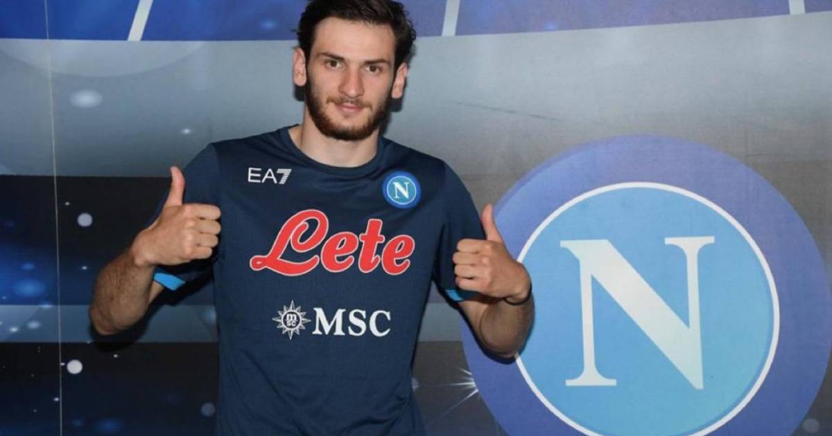 Il re del calciomercato: #Napoli, inizia il raduno: il primo ad arrivare è #Kvaratskhelia 
…