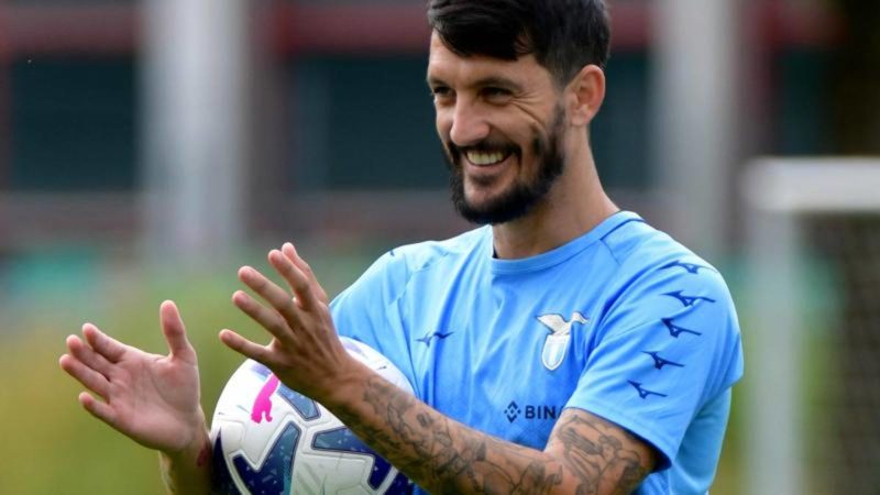 Gazzetta – Lazio, Luis Alberto non si allena e aspetta il Siviglia