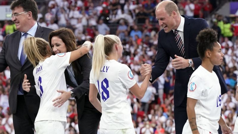 La regina e il duca di Cambridge salutano l’Inghilterra “di ispirazione” dopo il trionfo di Euro 2022