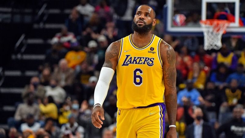 LeBron James, dietro l’acquisto del Milan