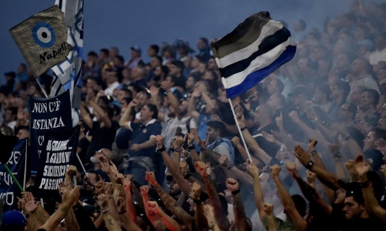 Napoli, gli ultras contro De Laurentiis: ‘Stai lucrando sulla nostra passione!’ | Serie A