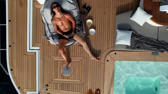 Serie A: Il recupero di Ibrahimovic: Sul suo super yacht e giocando con un drone!