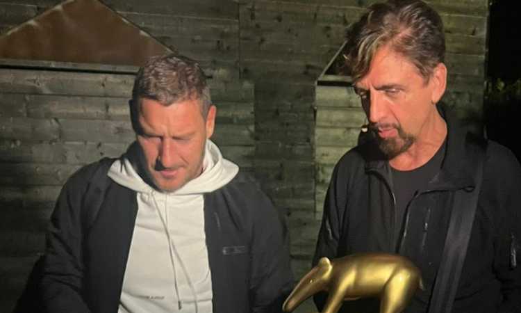 Tapiro d’Oro a Totti per la vicenda dei Rolex: ‘Attento che dopo i Rolex Ilary ti fa sparire pure questo…’ | Primapagina