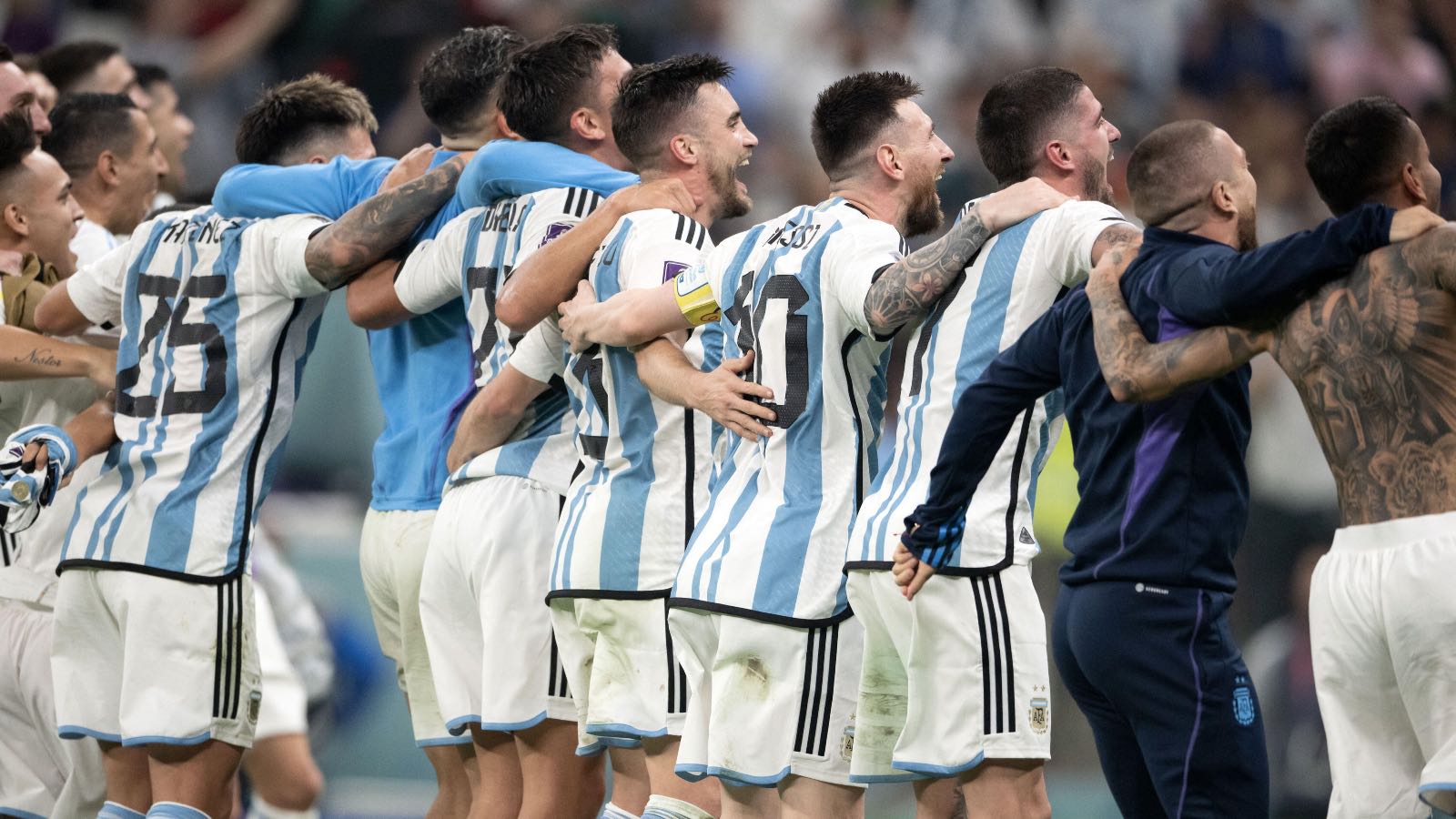 Le stelle dell’Argentina gridano ‘f***ing Englishmen’ e ‘Brazil Crumpled’ nella canzone celebrativa del camerino