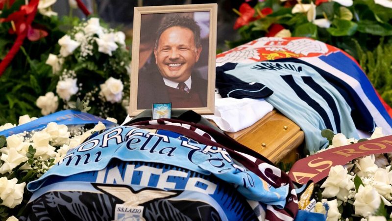 Serie A: Totti, Mancini e più di duemila persone salutano Mihajlovic al suo funerale