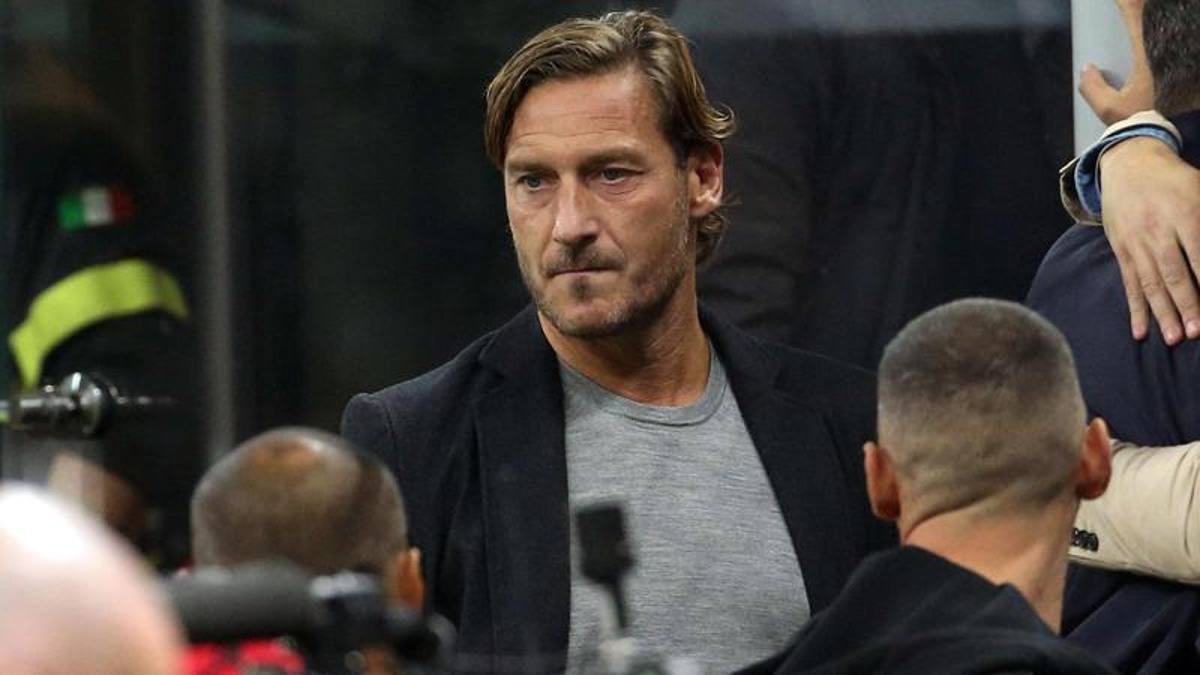 Gazzetta – Totti: ‘Sto con Mourinho, alla Roma serve qualche colpo sul mercato’