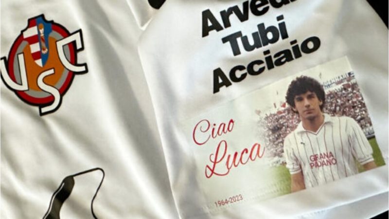 Serie A: La Cremonese indossa una maglia speciale in ricordo di Vialli