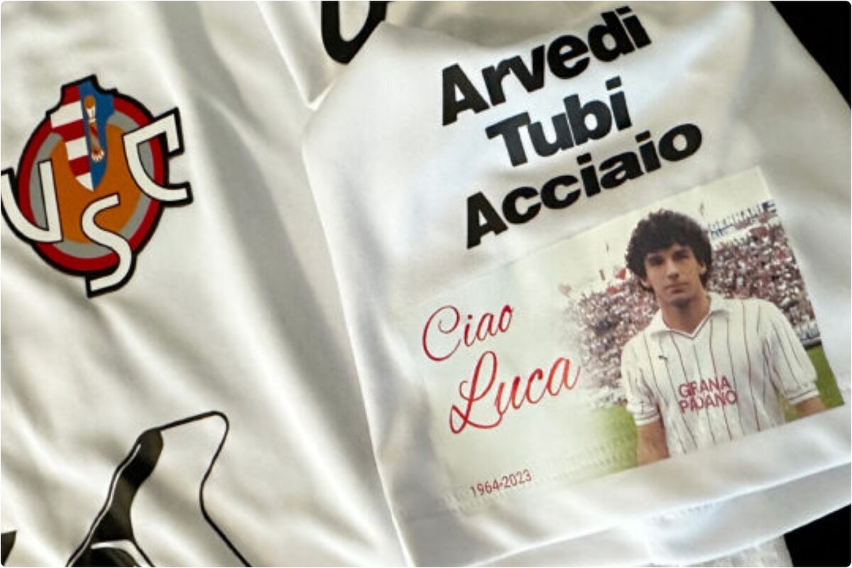 Serie A: La Cremonese indossa una maglia speciale in ricordo di Vialli