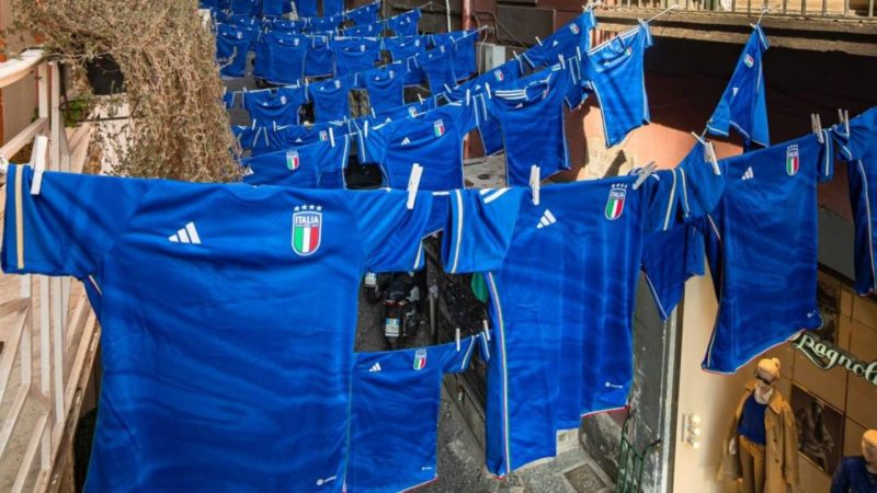 Da Twitter – .@Azzurri | La città di #Napoli accoglie l’#Italia di @robymancio: le immagini

…