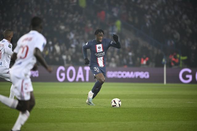 L’Équipe – Il Paris Saint-Germain ha avviato discussioni per estendere Bitshiabu
