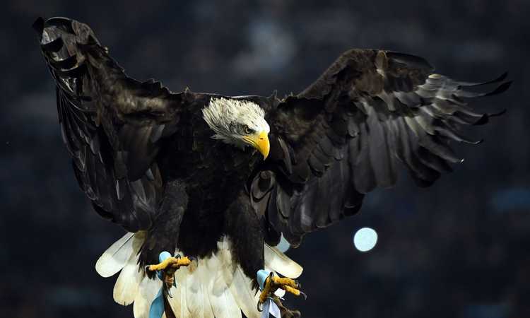 Lazio, serata di festa all’Olimpico. Premiazione per Sarri e due giocatori prima della Juve | Serie A