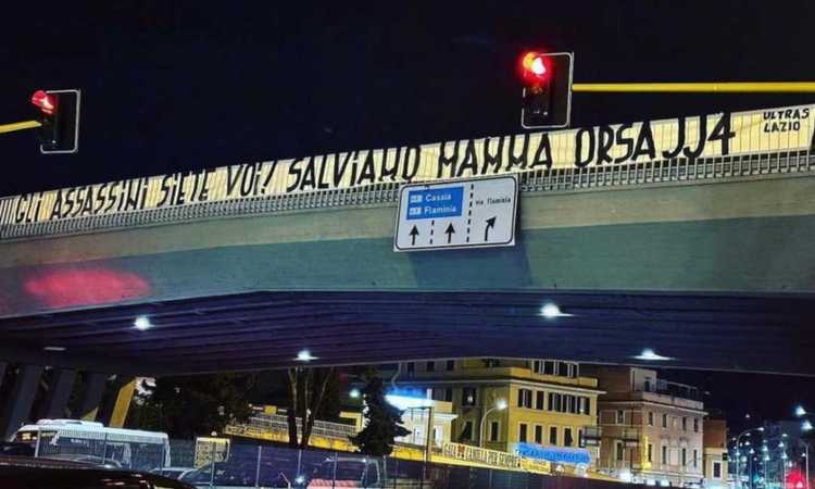 Lazio, striscione degli ultras a Roma contro l’abbattimento dell’orsa JJ4 in Trentino FOTO | Serie A