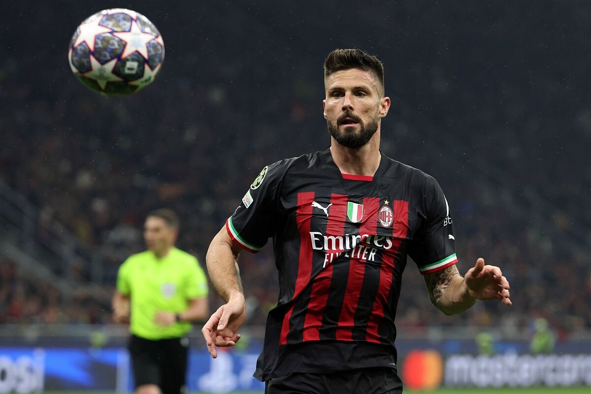 Serie A: Giroud festeggia la qualificazione rinnovando con il Milan fino al 2024