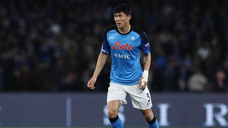 Gazzetta – Kim verso la Premier, il Napoli e la clausola: le trattative