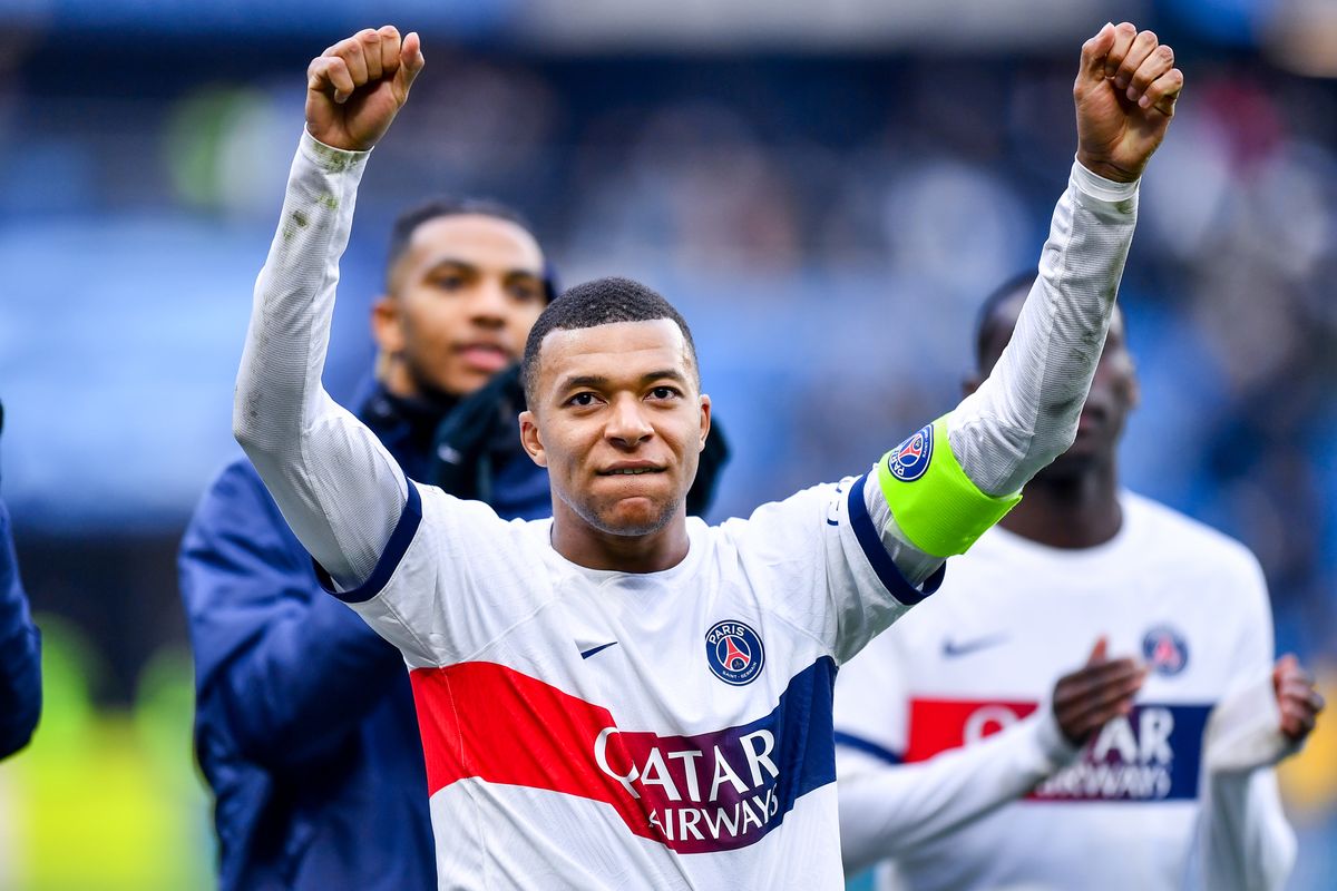 Kylian Mbappe fa un’ammissione sorprendente sul futuro, mentre le speculazioni sui trasferimenti si intensificano