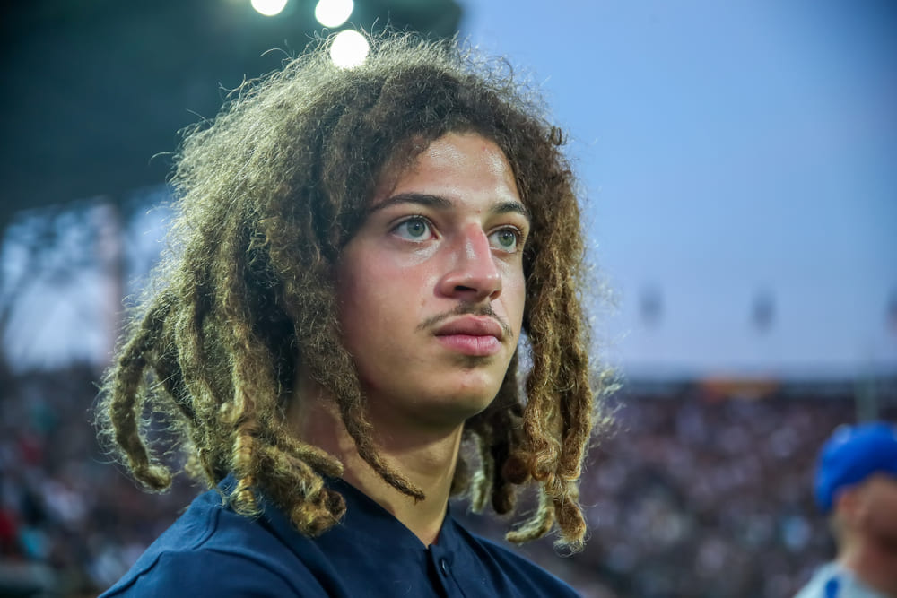 Il capitano del Leeds Ampadu si diverte nel mettere a tacere i critici mentre il Norwich viene spazzato via