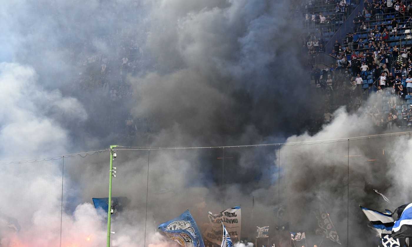 Surreale in Ligue 2: tifosi del Troyes protestano con fumogeni, i giocatori li rilanciano verso gli spalti!|Estero