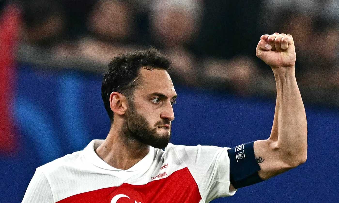 Calhanoglu guida la Turchia agli ottavi: 2-1 alla Rep. Ceca, Barak espulso al 20’|Primapagina