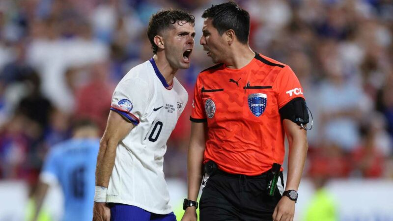 Furia Pulisic, l’arbitro Ortega rifiuta la stretta di mano: USA eliminati tra scintille e accuse|Primapagina