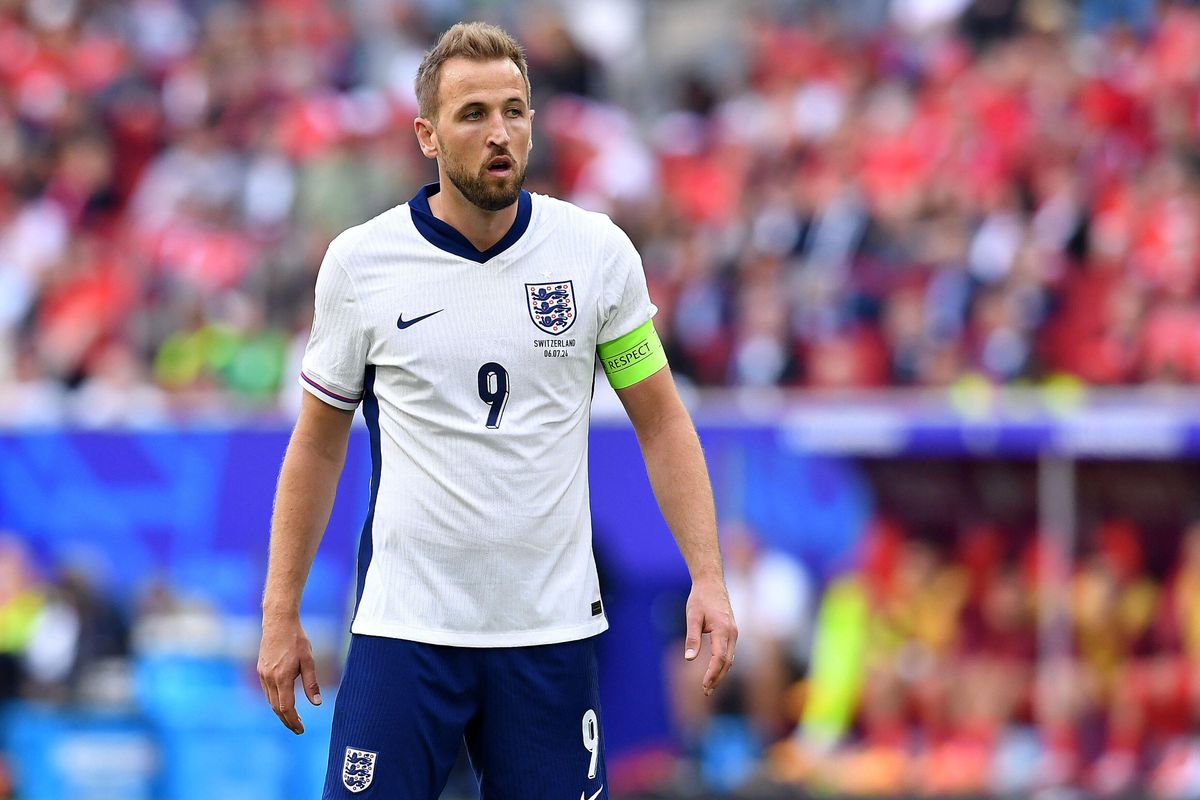 “Guardi Harry Kane e dici che c’è qualcosa che non va, non è in forma, non è in area e a un certo punto l’Inghilterra dovrà prendere una decisione” Ian Wright sulla grande decisione di Gareth Southgate