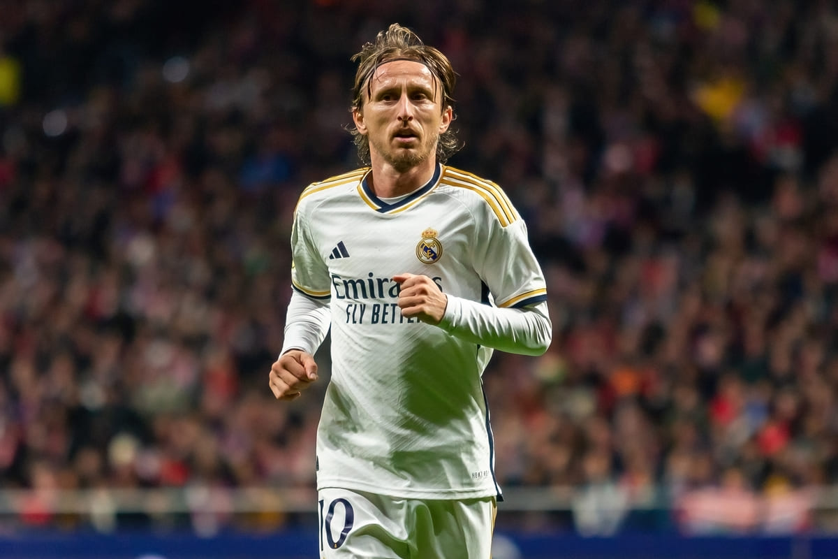 Luka Modric firma un nuovo accordo con il Real Madrid