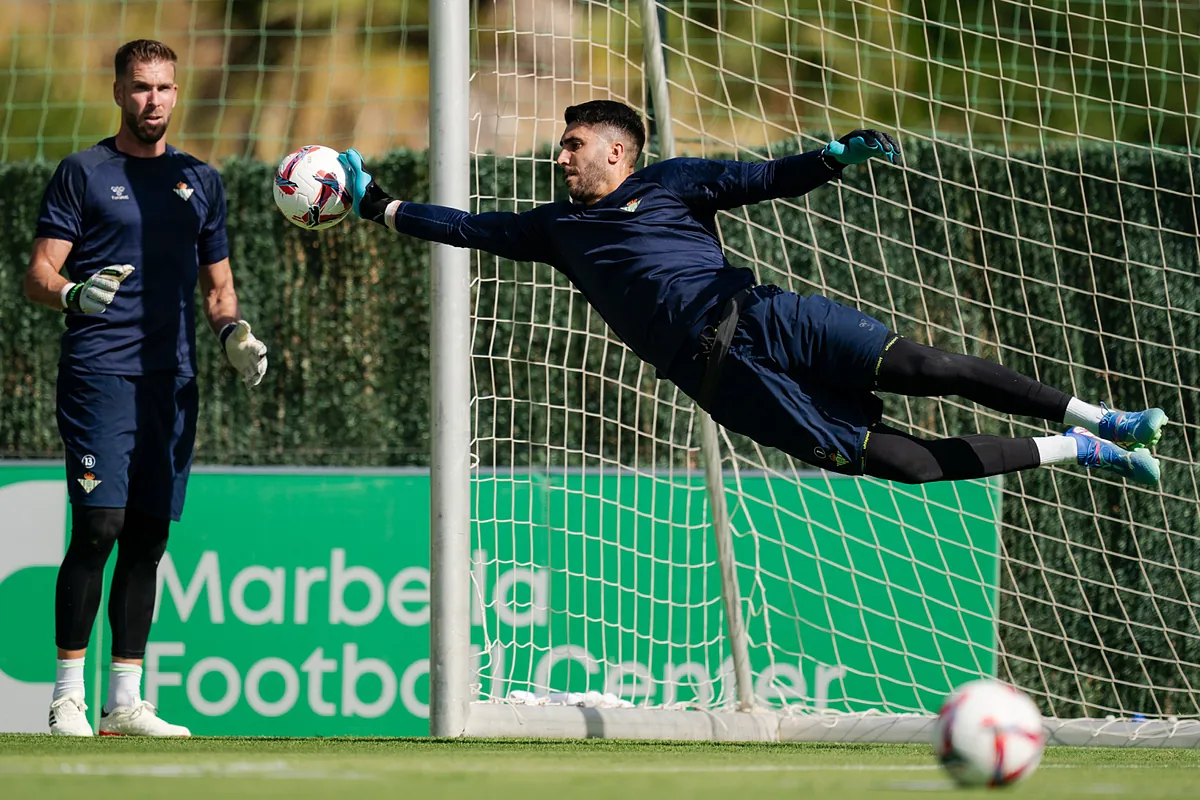 Betis: Con un occhio alla Conference e un altro alla fase finale del mercato