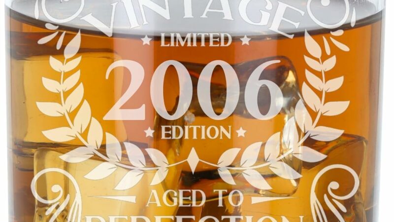 Always Looking Good Bicchiere da whisky con incisione “Aged to Perfection”, regalo per 18° compleanno da uomo, vintage, per whisky, bourbon, scotch, lowball, bicchiere da whisky inciso – idea regalo romanista