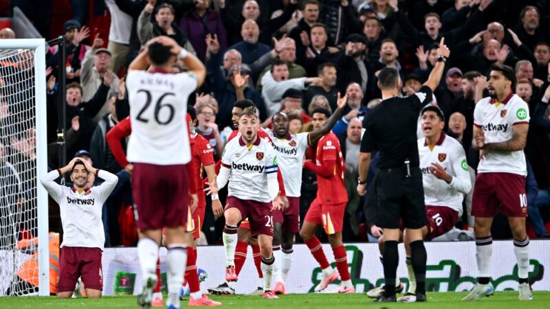 Carragher accusa un uomo di essere il responsabile dei problemi