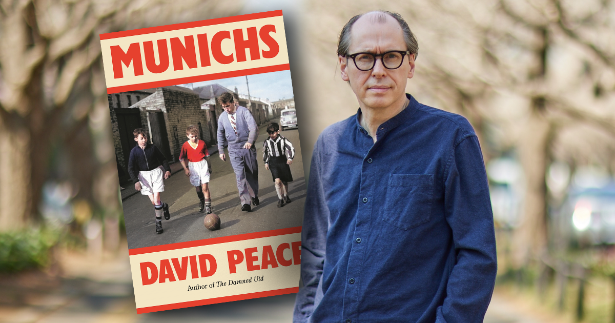 “È stato scritto per continuare la conversazione con mio padre” David Peace, autore di Damned United, spiega l’ispirazione dietro il suo nuovo libro “Munichs”