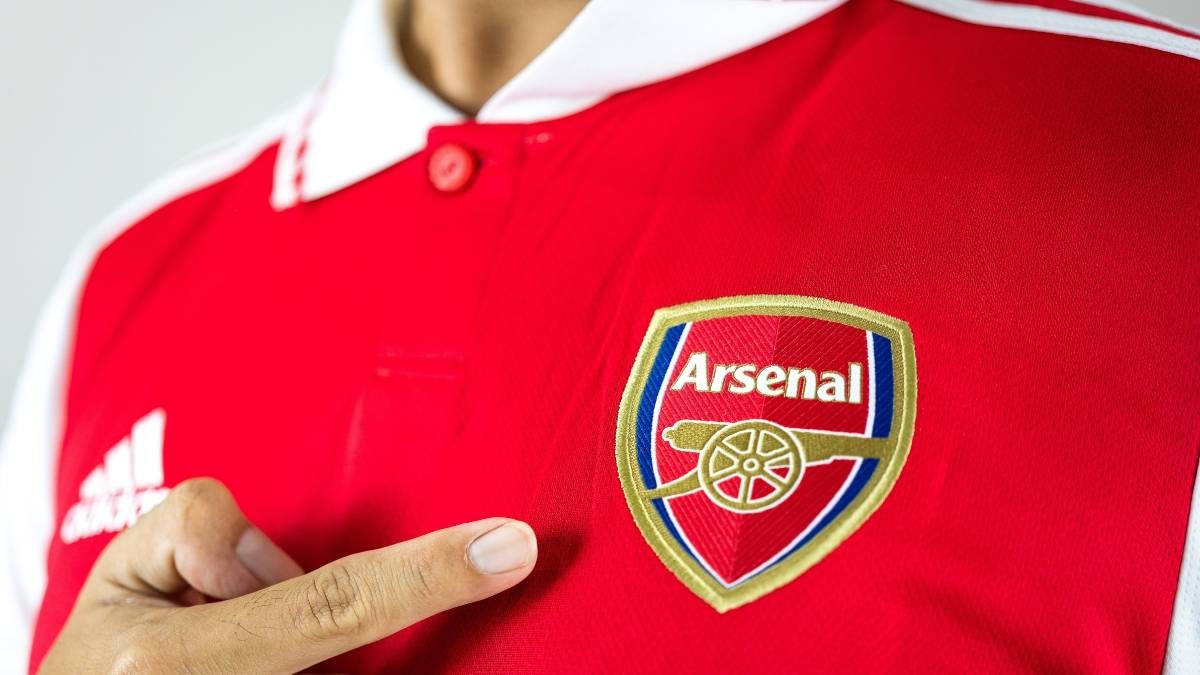 La bizzarra ragione per cui l’Arsenal non può indossare la sua maglia casalinga nel derby del nord di Londra