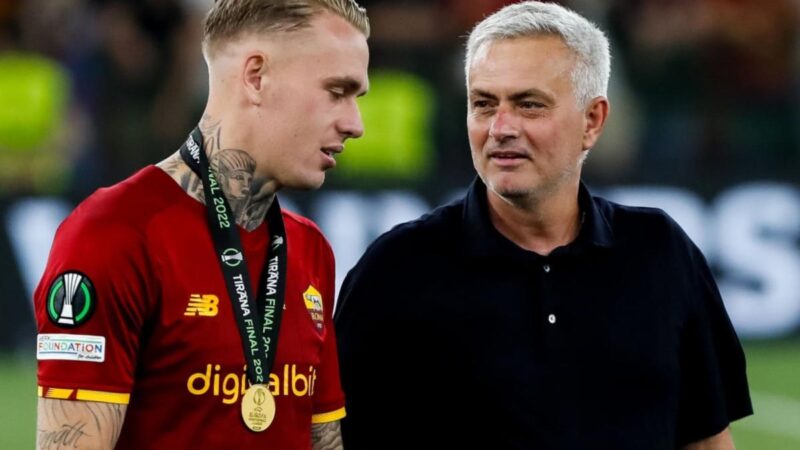 Karsdorp ricorda la polemica con Mourinho: “Mi ha dato del traditore otto volte nello spogliatoio…”