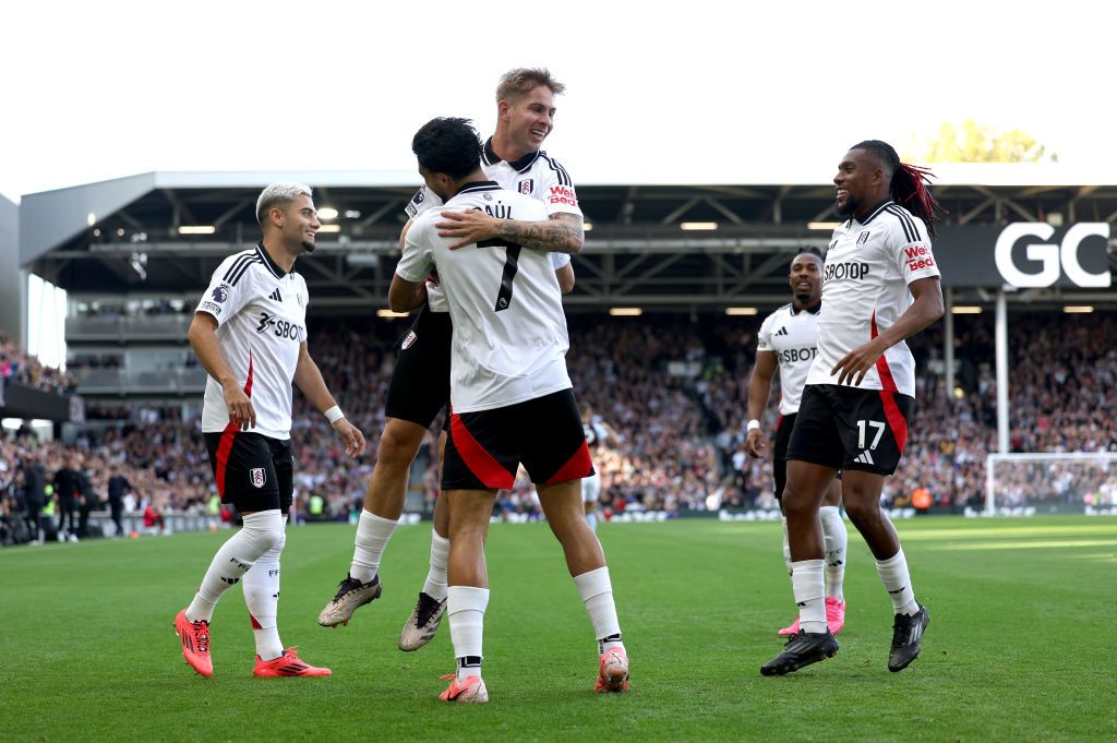 L’attaccante del Fulham è tenuto in grande considerazione dal collega attaccante del Messico