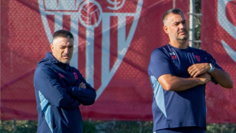 Siviglia: García Pimienta: “La sconfitta di Barcellona ci dice dove siamo, dobbiamo stringere i denti”