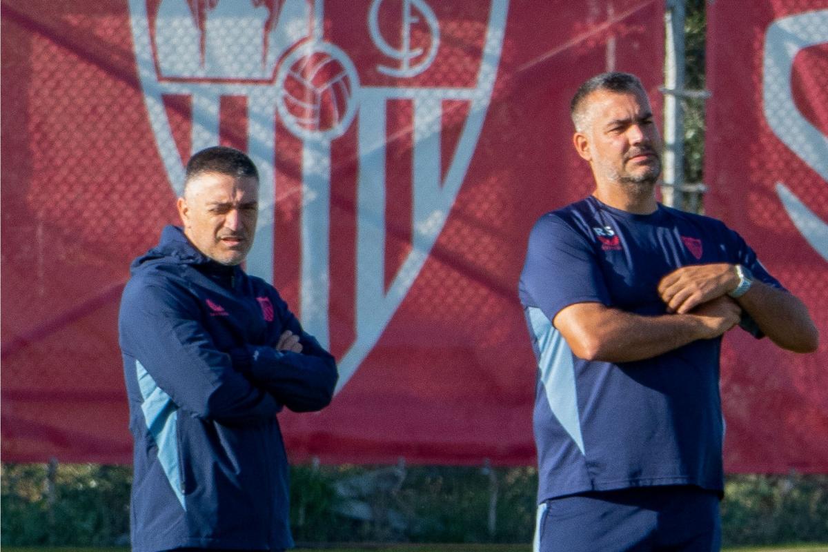 Siviglia: García Pimienta: “La sconfitta di Barcellona ci dice dove siamo, dobbiamo stringere i denti”