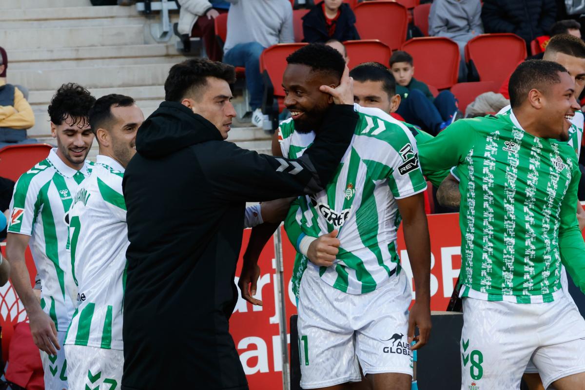 Bakambu, determinato a continuare a Betis nonostante le offerte