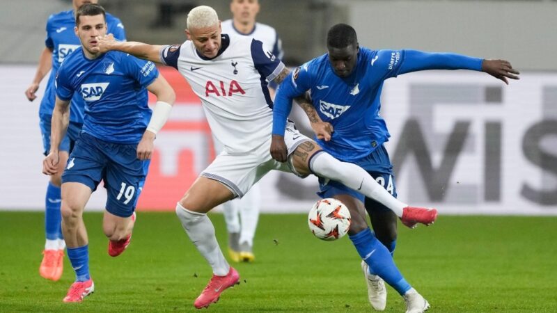 Gli Spurs sopravvivono allo spavento del secondo tempo e ottengono una rara vittoria