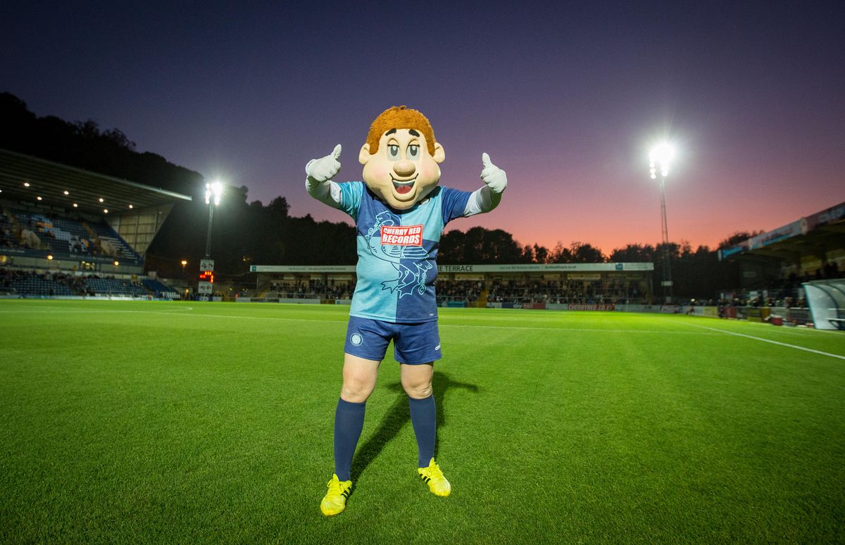 I Wycombe Wanderers subiscono una battuta d’arresto nella promozione, ma devono affrontare una prova ancora più grande fuori dal campo