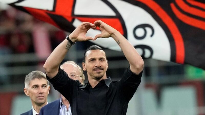 Ibra arringa la squadra nel discorso dopo la vittoria della Supercoppa: “Questo è il Milan, giochiamo per trofei così”