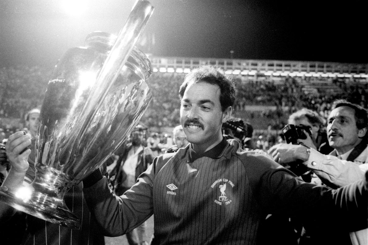 “La gente diceva che ero antisportivo nella finale della Coppa dei Campioni del 1984: la mia logica era che se un giocatore della nazionale non riesce a centrare il bersaglio da 12 metri, non è colpa mia”: l’eroe del Liverpool Bruce Grobbelaar giustifica la tattica dei rigori contro la Roma